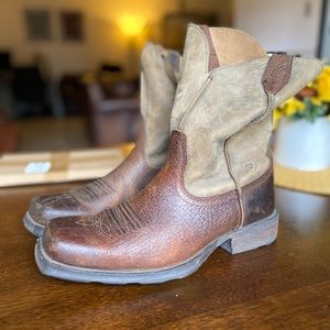 ARIAT SQAURE TOE BOOTS